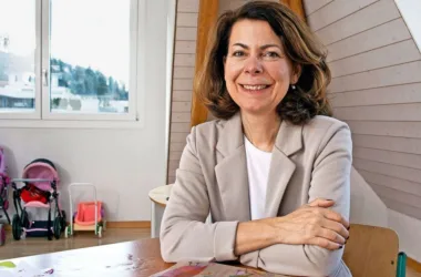Kita-Unternehmerin und alt-FDP-Grossrätin Karin Faes gibt in ihrer Kita der Redaktion von Bildung Schweiz ein Interview.